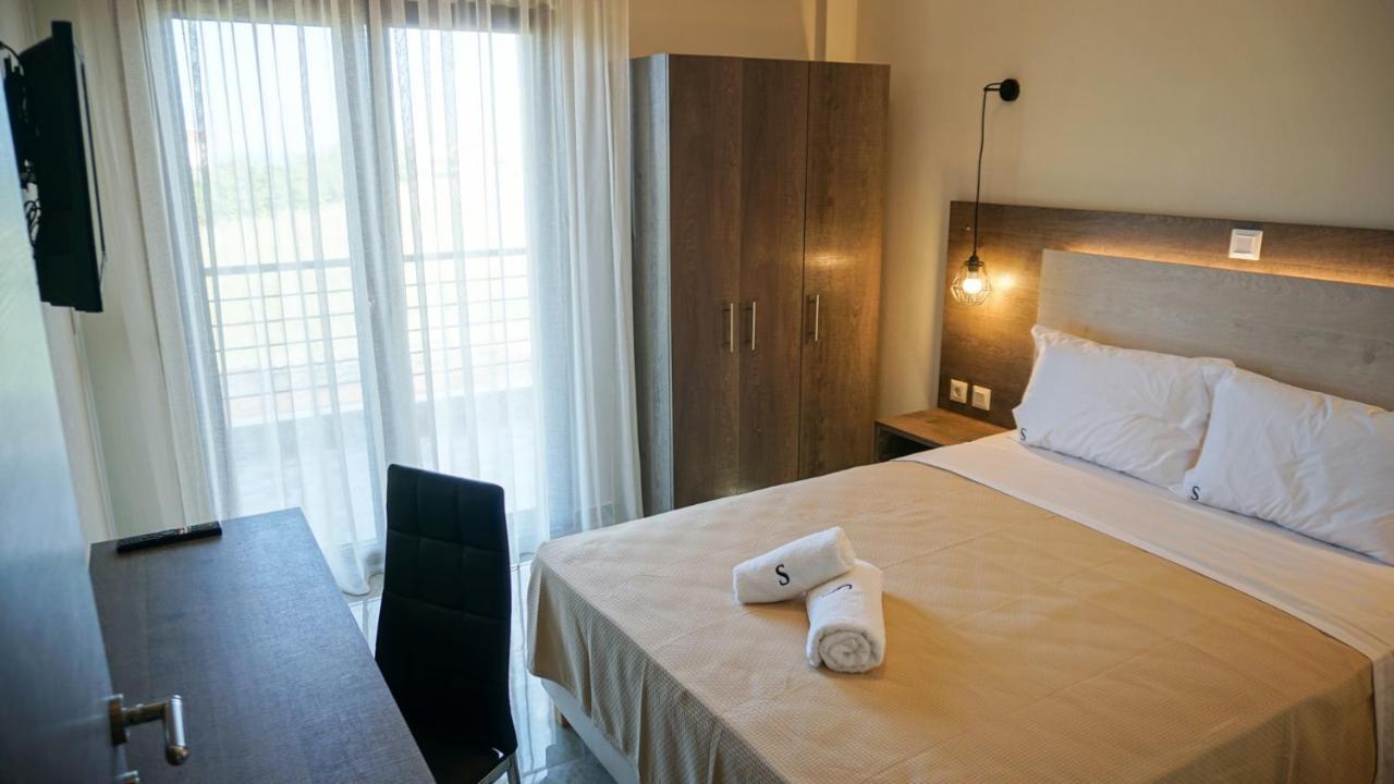Sinodinos Deluxe Apartments Afytos Eksteriør bilde