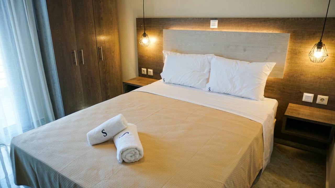 Sinodinos Deluxe Apartments Afytos Eksteriør bilde