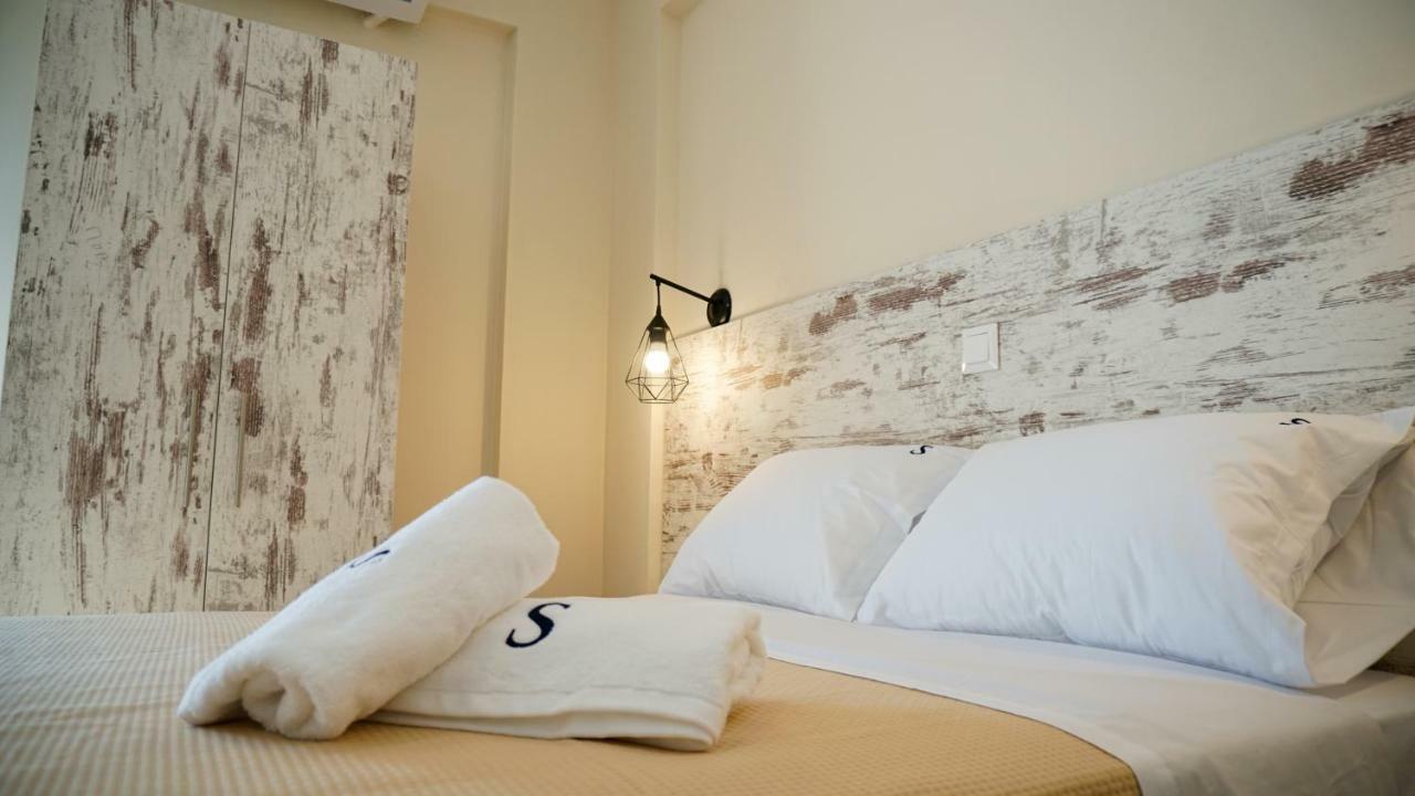 Sinodinos Deluxe Apartments Afytos Eksteriør bilde