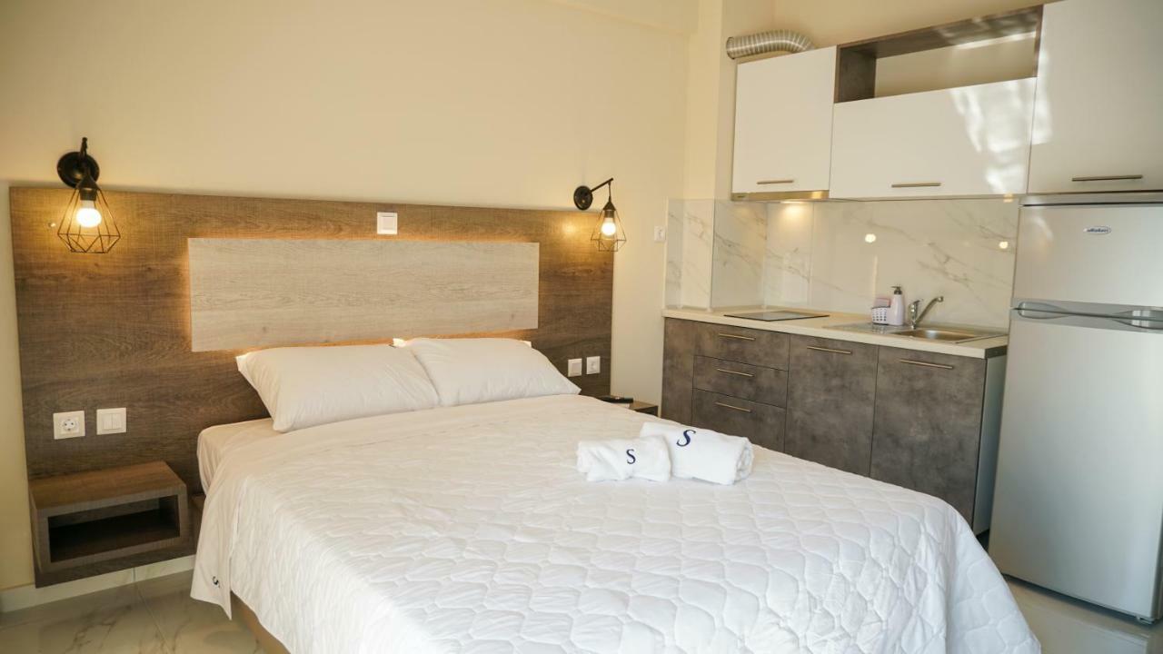 Sinodinos Deluxe Apartments Afytos Eksteriør bilde