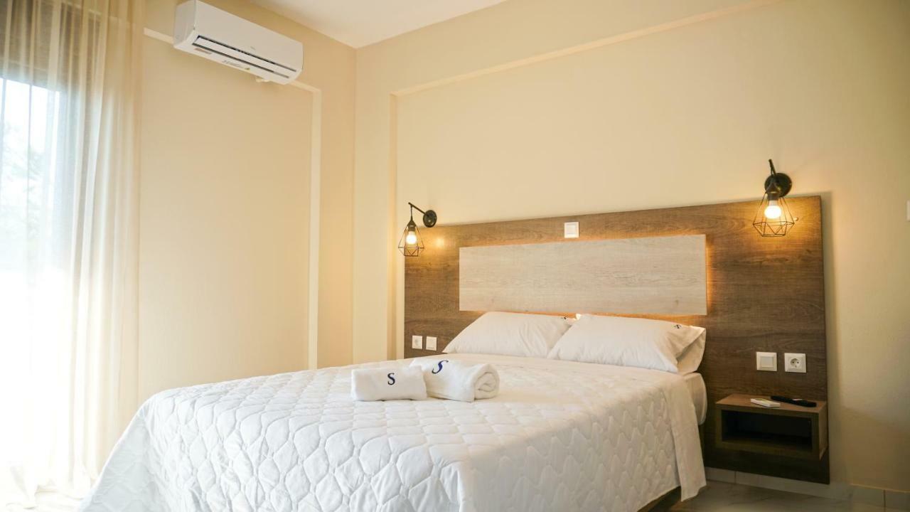 Sinodinos Deluxe Apartments Afytos Eksteriør bilde