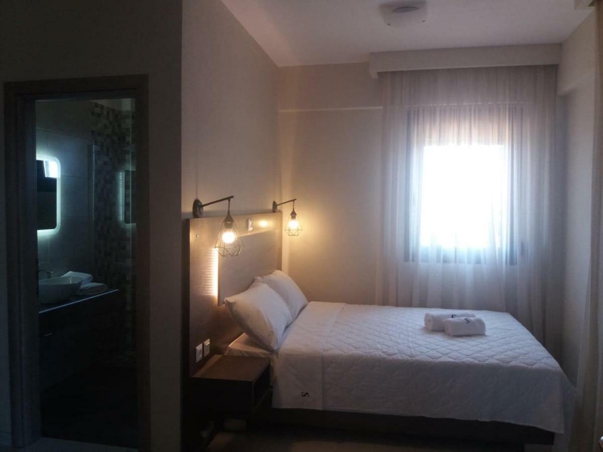 Sinodinos Deluxe Apartments Afytos Eksteriør bilde